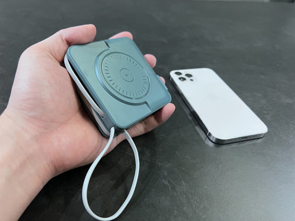 深度開箱｜MOZTECH 萬能充Pro 水泥灰限定色｜超多功能一次了解 2022最推薦行動電源